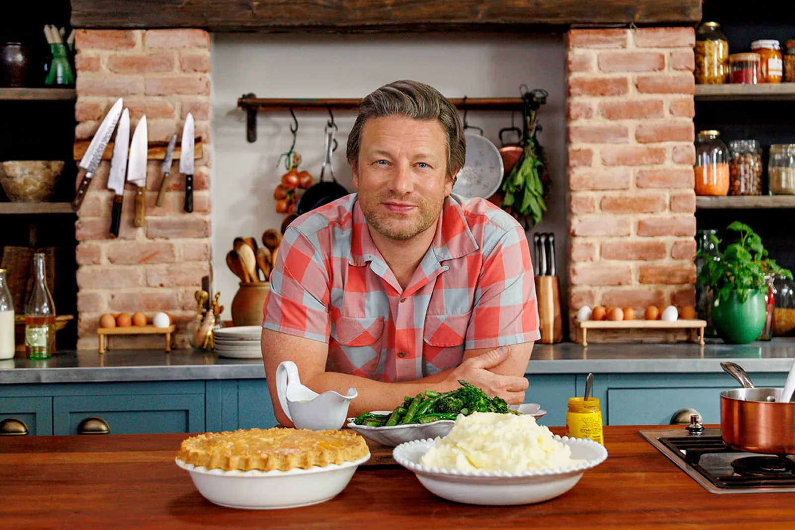 Jamie Oliver teaching a home-cooking class on YesChef